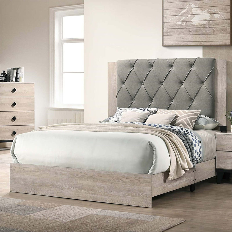 Lit contemporain très grand californien avec tête de lit capitonnée et structure en bois d'hévéa durable pour un décor de chambre à coucher élégant