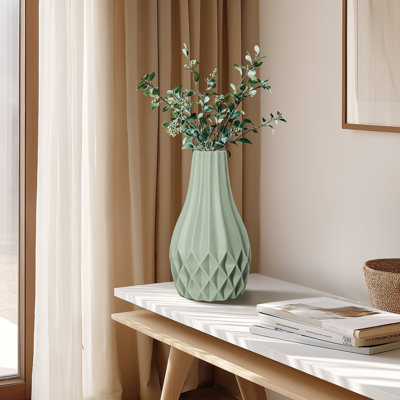 Vase en céramique vert sauge matte 11 po Facetta