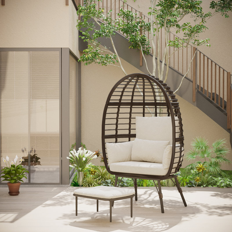 Fauteuil en osier avec repose-pieds Cherryle, Beige