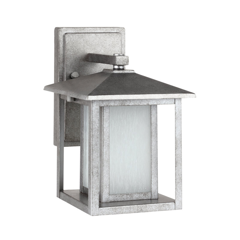 Lanterne murale d'extérieur à une lumière Hunnington de Génération Éclairage , Étain patiné, H 11 po x l 7 po x P 8,5 po
