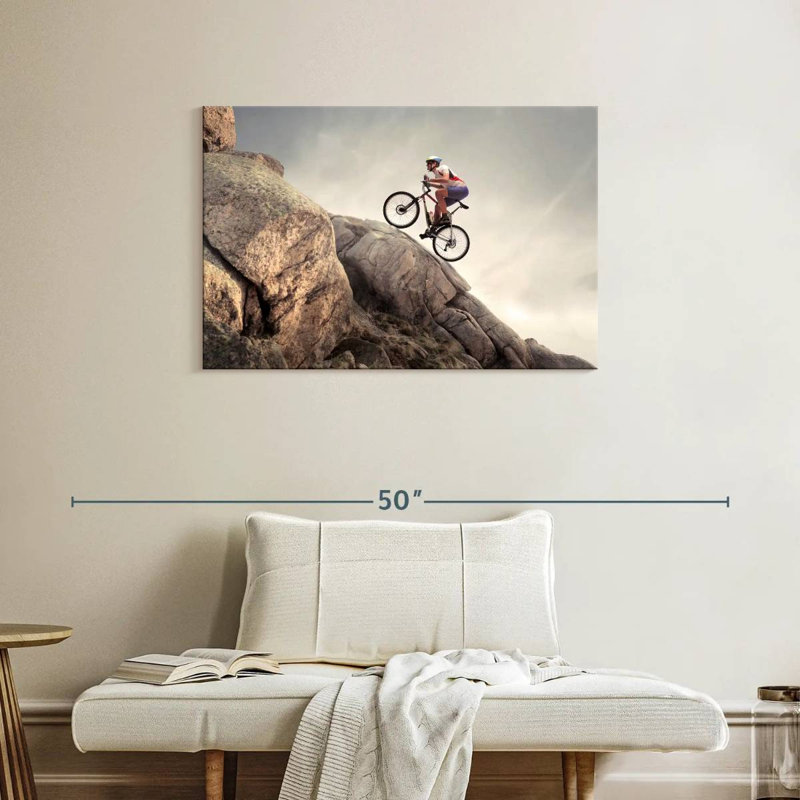 Rocky uphill cycling Sireci, H 24 po x l 36 po