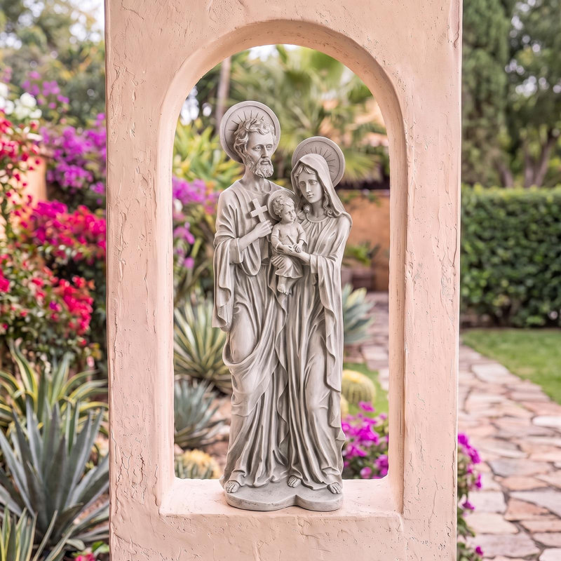 Statue de la Sainte Famille, H 21,5 po x l 8 po x P 6 po