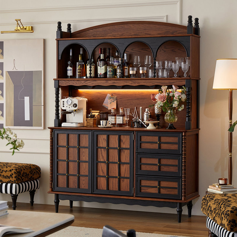 Buffet en noyer massif et bois manufacturé