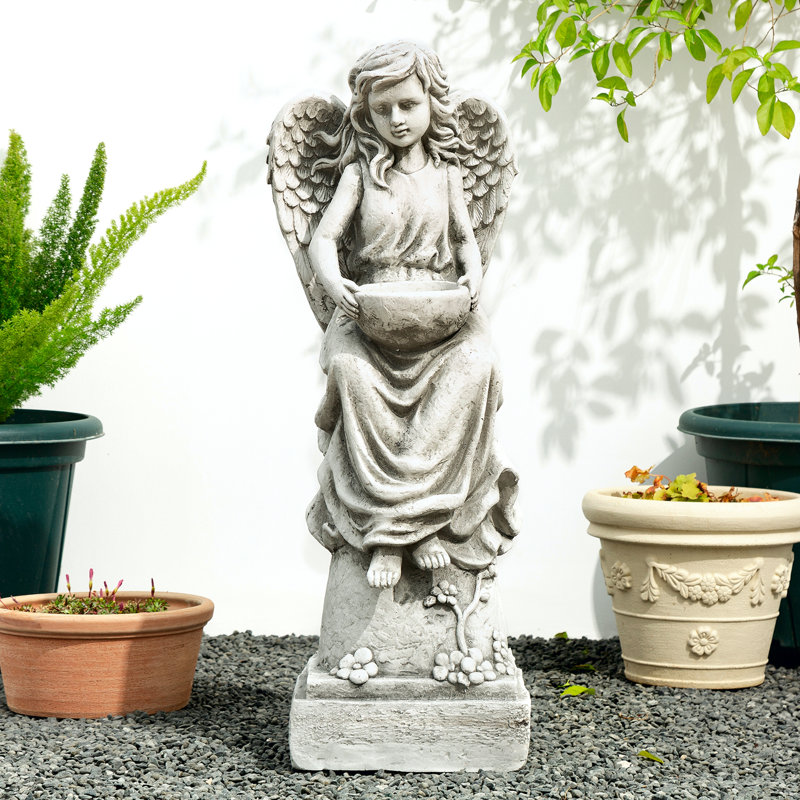 Statue de jardin Isenhour Angel avec un bain d'oiseaux