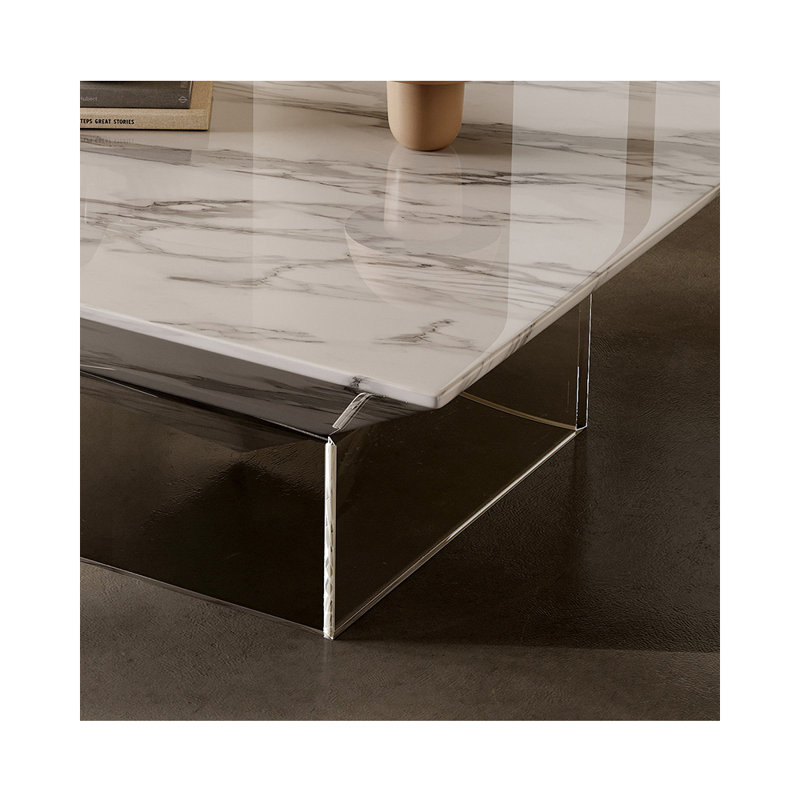 Table basse de style moderne et minimaliste