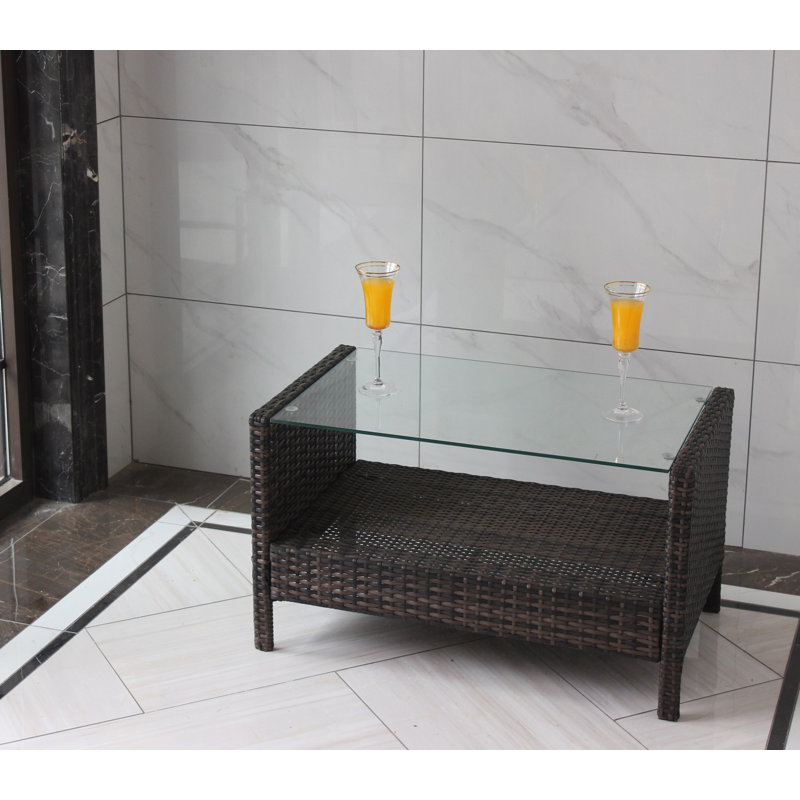 Table basse pour l'extérieur avec mobilier en verre trempé transparent