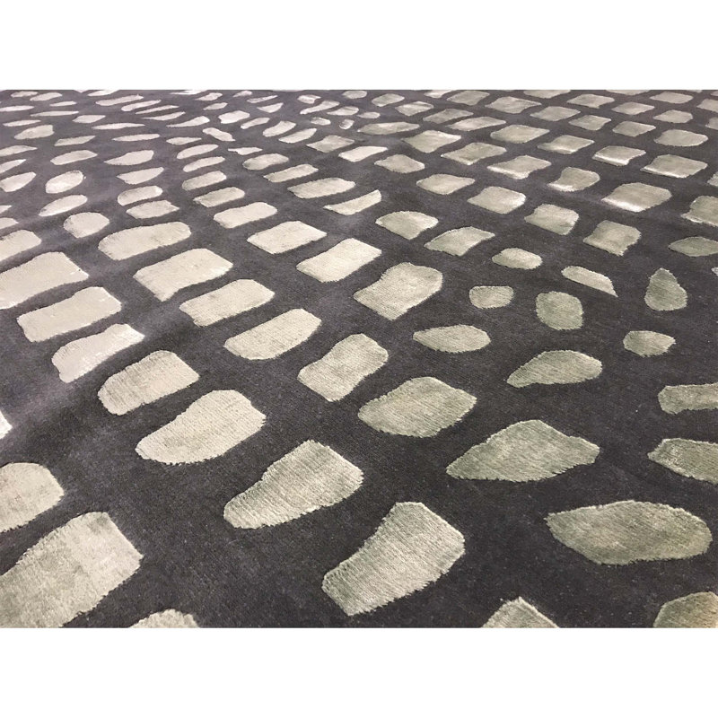 Himalayan Abstract Area Rug in Gray/Ivory