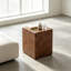 Table d'appoint cubique en MDF plaqué noyer, table d'appoint carrée marron, table multifonctionnelle sans assemblage pour salon, chambre, entrée ou bureau