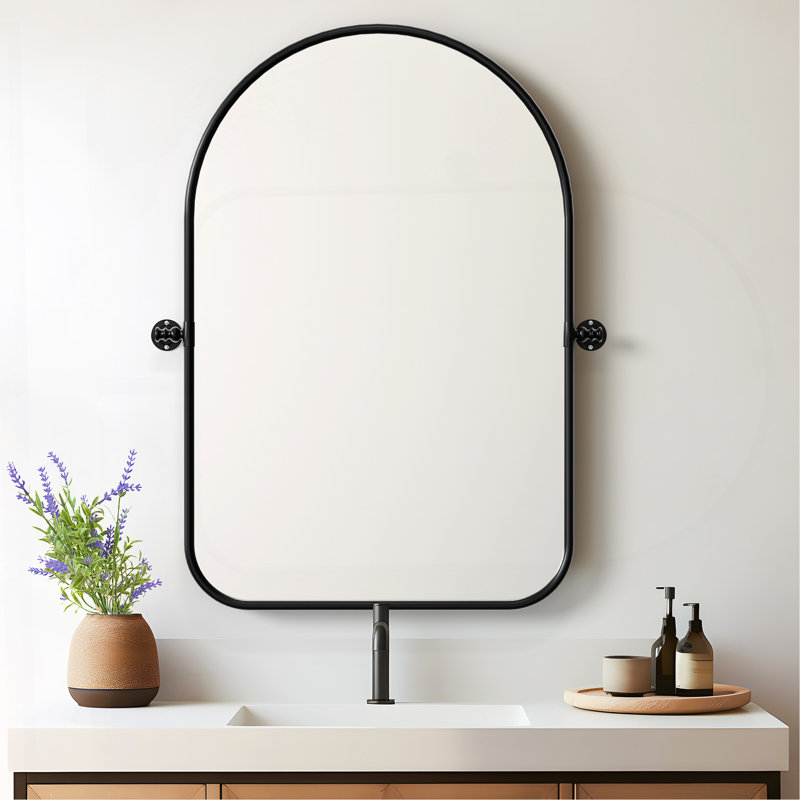 Superbe miroir mural rond en fer arqué noir avec un design festonné élégant, idéal pour la salle de bain et la décoration intérieure