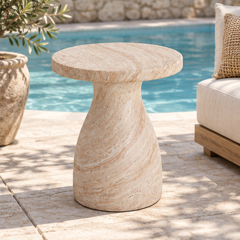 Table d'appoint d'extérieur en béton beige aspect travertin, forme sablier, H 23 po x l 20 po x P 20 po