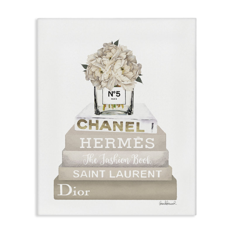 «Neutral Bookstack Fashion» par Amanda Greenwood, H 48 po x l 36 po