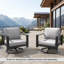 Fauteuil à bascule pivotant Oltjana avec dossier à lattes inclinées, structure en aluminium et coussins Sunbrella-124072312