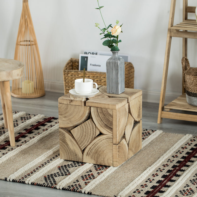 Meuble de salon carré en bois naturel sculpté
