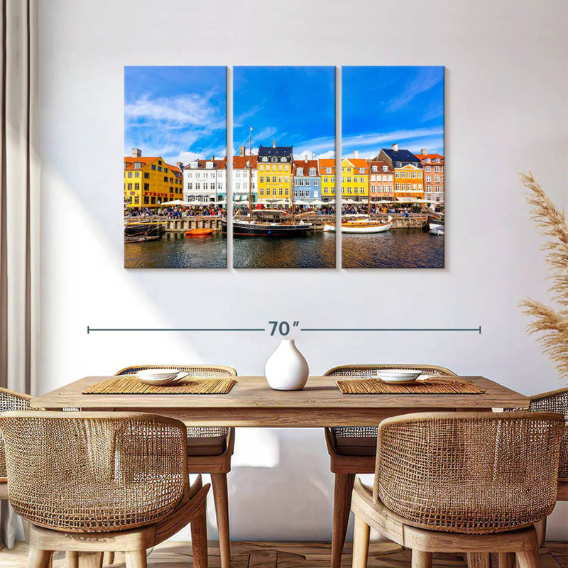 Sébbie loge au port de Nyhavn, H 36 po x l 57 po