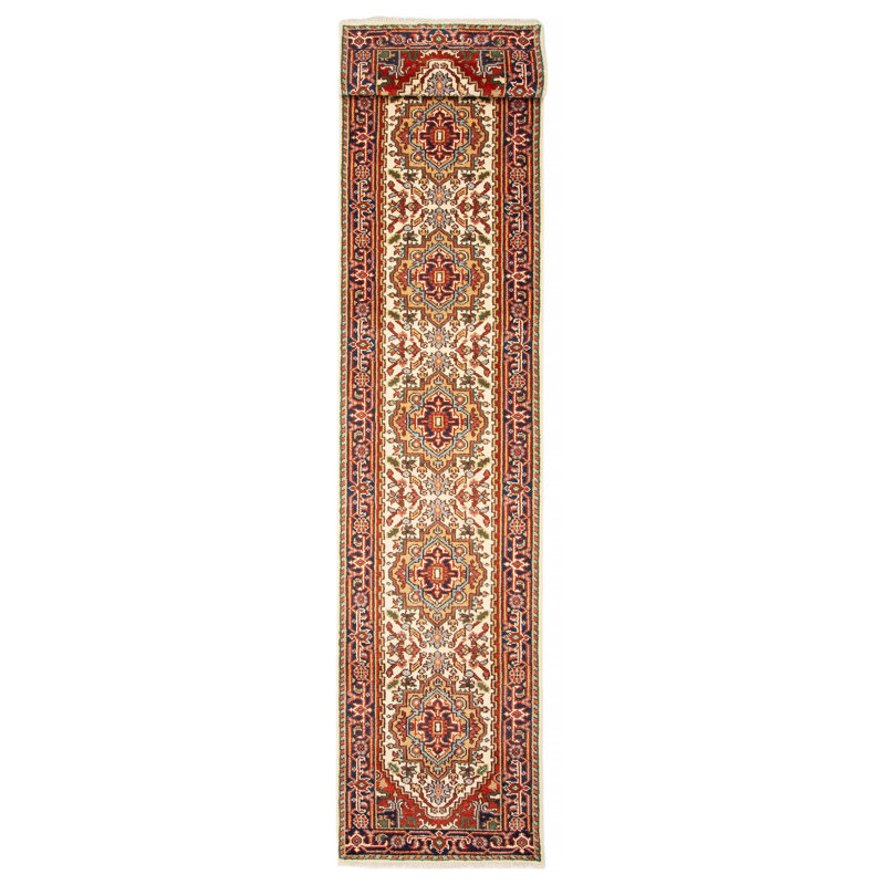 Tapis crème Serapi Heritage 2 pi 7 po x 17 pi 9 po