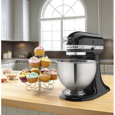 Batteur sur socle à tête inclinable de 4,5 pintes de la série Classic de KitchenAid🅫