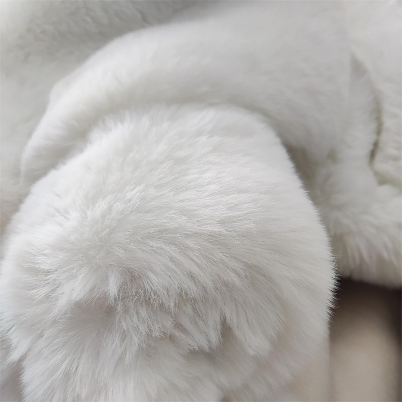 Tapis blanc en fausse fourrure Modena, Nouveauté 4 pi x 6 pi