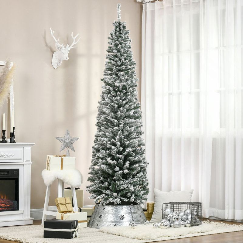 Arbre de Noël artificiel mince enneigé 7,5 pi avec branches réalistes et 738 pointes, 7.4'