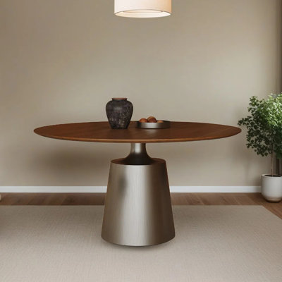 Small-sized round dining table