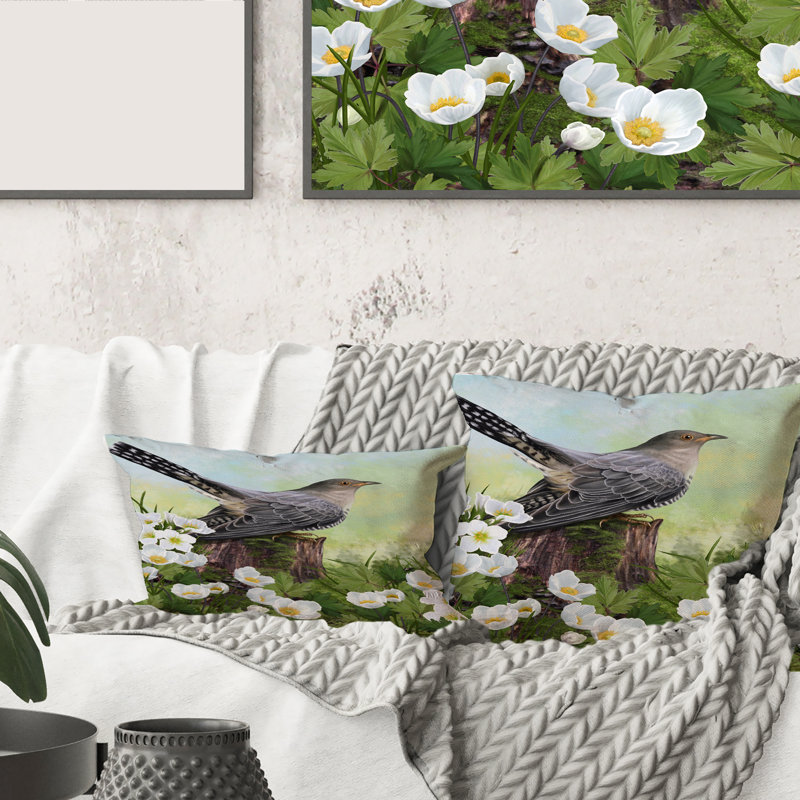 Housse et insert de coussin rectangulaire coucou sur une vieille souche