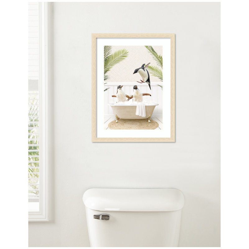 «Penguins in Palms Bath» par Amy Peterson, reproduction d'art encadrée, H 26 po x l 20 po