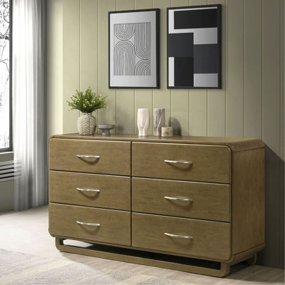 La commode et la commode verticales maximisent l'espace vertical avec des compartiments faciles d'accès pour l'organisation de la chambre à coucher
