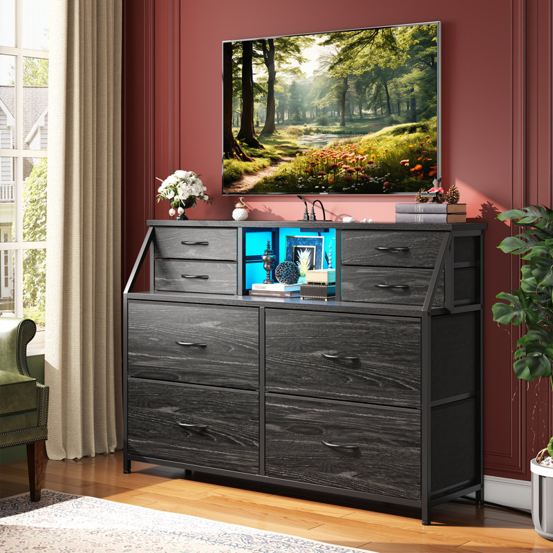 Commode 8 tiroirs pour chambre à coucher avec prises de courant et lumières à DEL, commode avec tablettes ouvertes, Noir