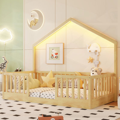 Lit simple à plancher surélevé, conception Montessori en bois pour un sommeil sécuritaire et confortable, comprend une lumière DEL