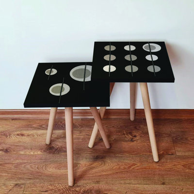 Ensemble de tables gigognes modernes (2 pièces), noir et beige avec gris, 13,8 x 18,5 x 13,8 pouces et 13,8 x 16,5 x 13,8 pouces | 100% panneau de fibres à densité moyenne avec pieds en bois de hêtre, conception géométrique élégante pour les espaces de vie contemporains