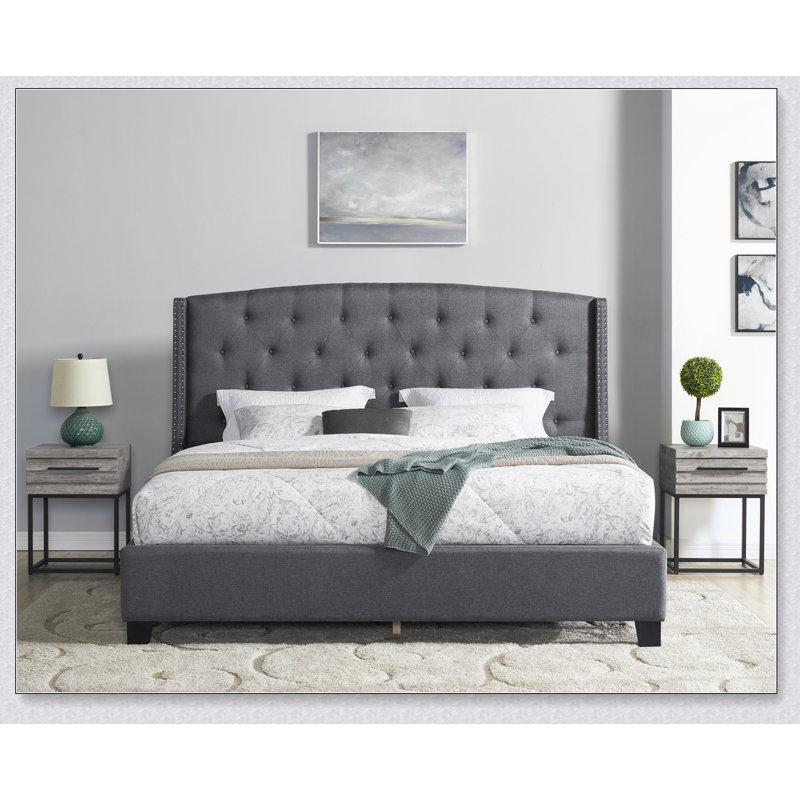 Ensemble de chambre à coucher rembourrée 3 pièces avec lit à oreilles capitonné et deux tables de chevet grises Belize, Gris