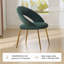 Élégante chaise de salle à manger en velours avec dossier ergonomique incurvé et pieds en métal doré, parfaite pour les salles à manger modernes.-546352811