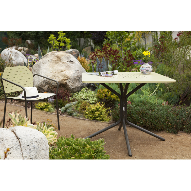 Fling Outdoor 3 - Piece Bistro Set, 27" L x 27" W