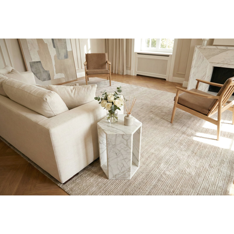 Table de chevet hexagonale compacte en marbre blanc de 15,7 pouces aux lignes épurées, idéale pour les petits espaces des chambres modernes.