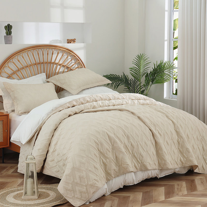 Microfiber Geometric Bedding Reversible Soft Quilt, King Quilt + 2 King Shams, Olive Green