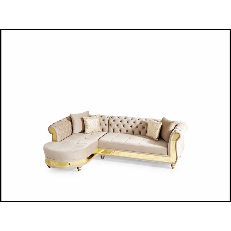 Canapé modulaire luxueux en velours capitonné avec base en bois, parfait pour les espaces de vie élégants et confortables.