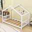 Lit plateforme simple en bois avec toit en forme de maison-874422199