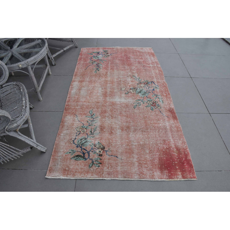 Tapis turc vintage fait à la main dans une teinte rouge audacieuse, idéal pour les chambres à coucher et les vestibules