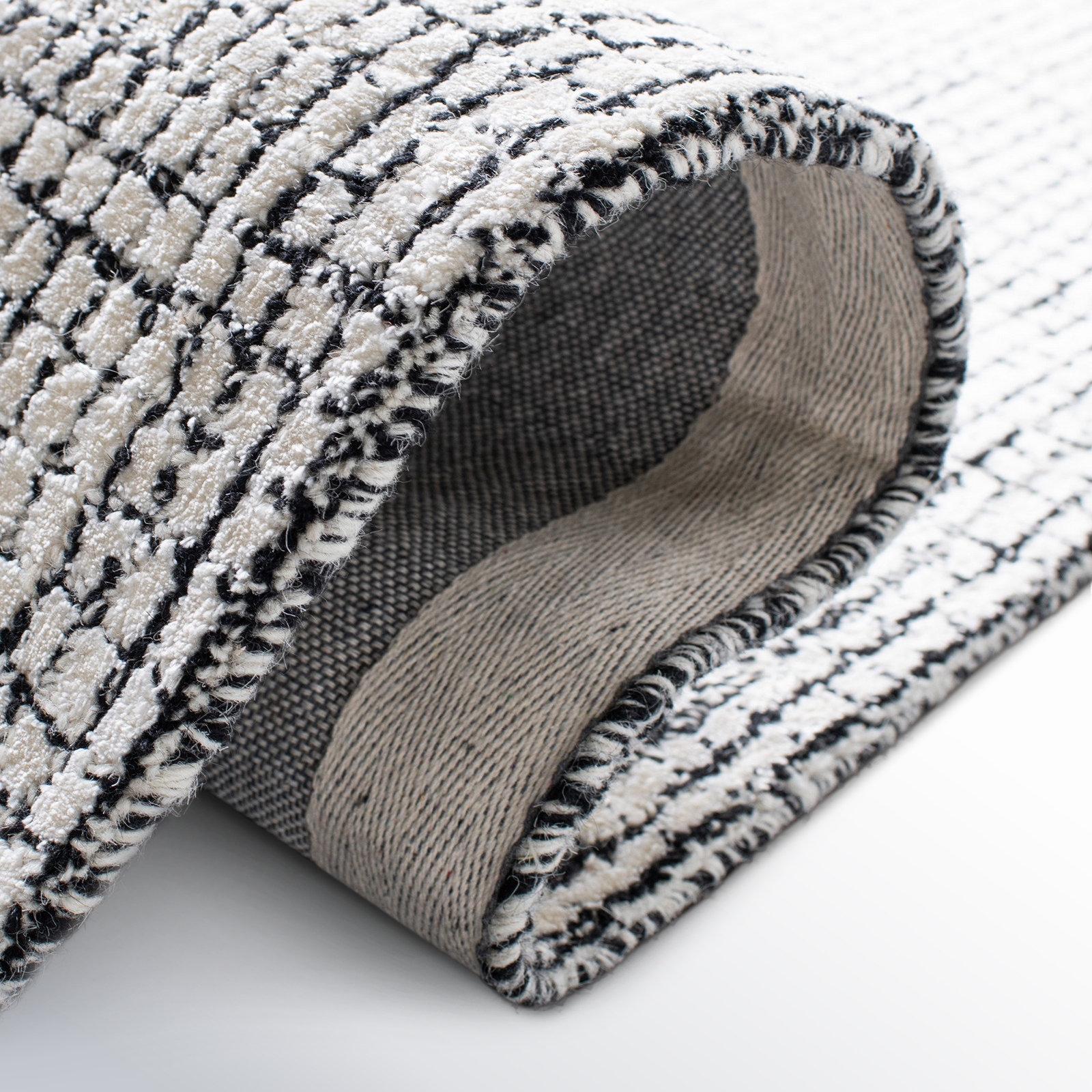 Rowe Ivory Black Hand-Tufted Checkered Rug, Round 8'