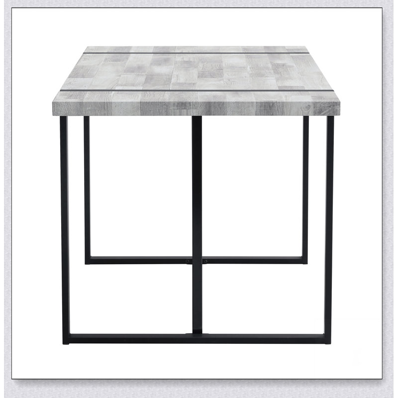 Une table de salle à manger rectangulaire rétro minimaliste avec un dessus spécialement texturé et des pieds en métal noir