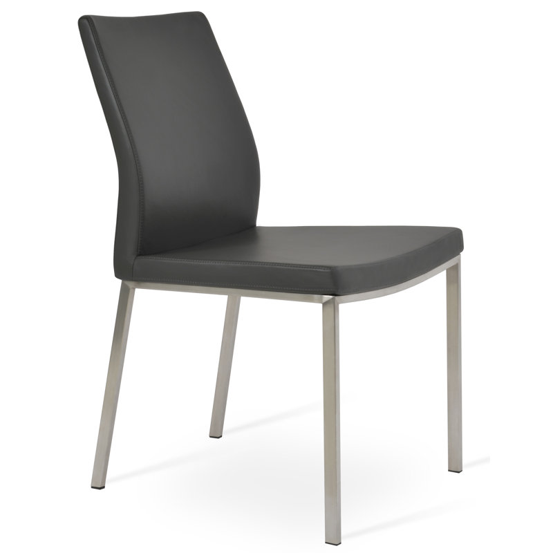 Chaise d’appoint rembourrée en noir Pasha