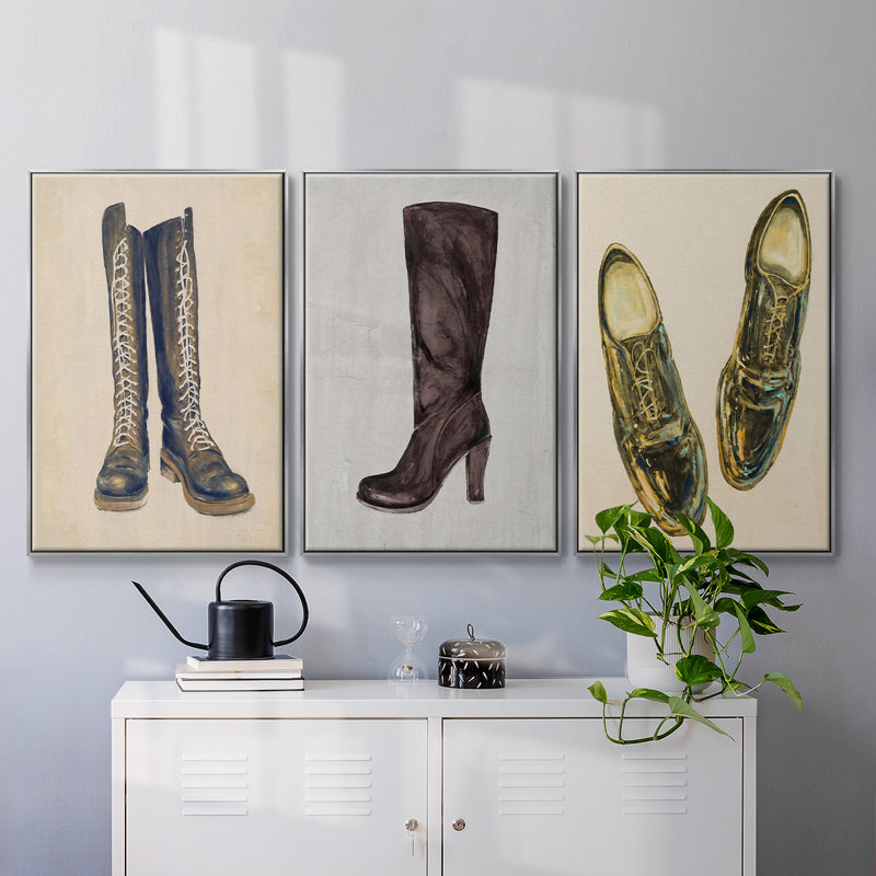 «The Shoe Fits I V1», reproduction sur toile 3 pièces, H 27 po x l 54 po x P 2 po, Argent