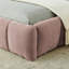 Structure de lit très grand rembourrée rose, plateforme avec tissu épais, tête de lit, chambre simple, ambiance relax et confort-607330911