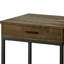 Élégante table de bout carrée en chêne brun et noir sablé, parfaite pour les intérieurs modernes et polyvalente dans n'importe quelle pièce.
