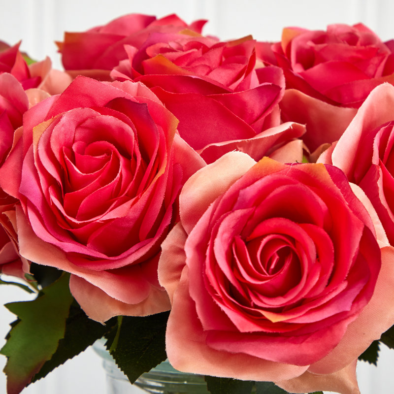 Centre de table Roses dans un vase, Rose foncé