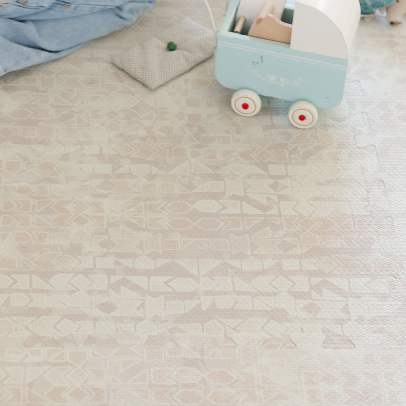 Tapis de jeu pour bébé Little Landings, 5" H x 72" L x 48" W