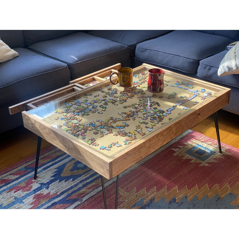 Table basse rustique avec plateau en verre amovible et fente de rangement en verre - comprend 2 tiroirs cachés - 24 x 36 po. Fabriqué à 100% aux États-Unis