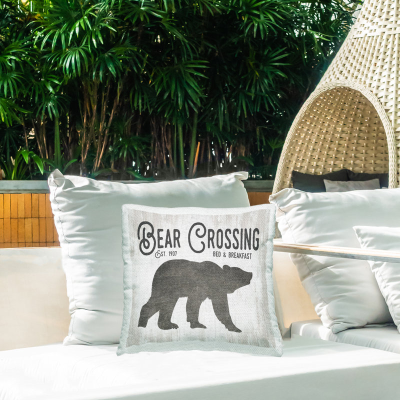 Coussin extérieur Bear Crossing Bed & Breakfast