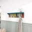 Portemanteaux en bois multicolore à fixation murale avec cinq crochets Peterkin