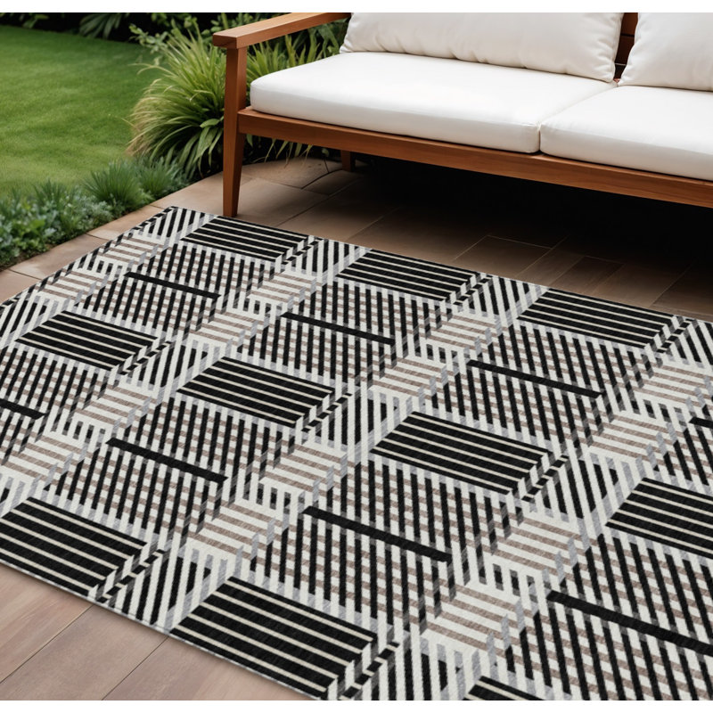 Tapis extérieur lavable à carreaux noir et gris 8 pi x 10 pi