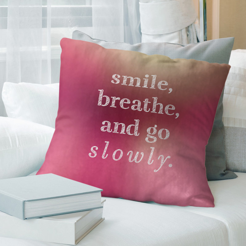 Housse de coussin Handwritten Go Slowly, 16 po x 1 po, Bleu/mauve, Polyester/ Bourre en polyester